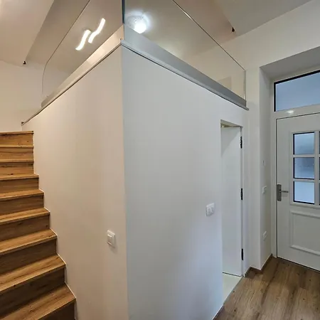 Sviti Touras By Town Hall * Liubliana