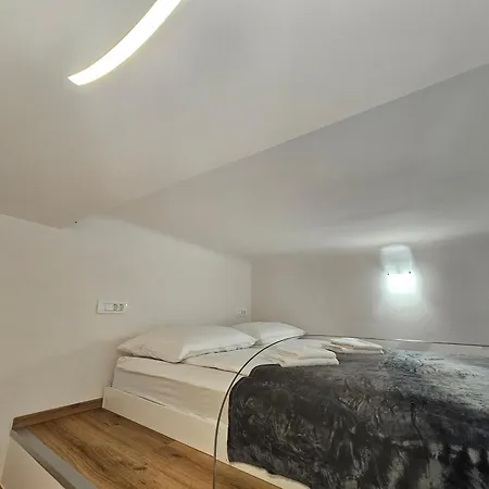 Apartment Sviti Touras By Town Hall