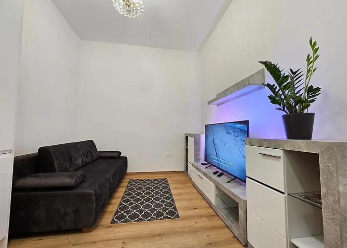 Sviti Touras By Town Hall *