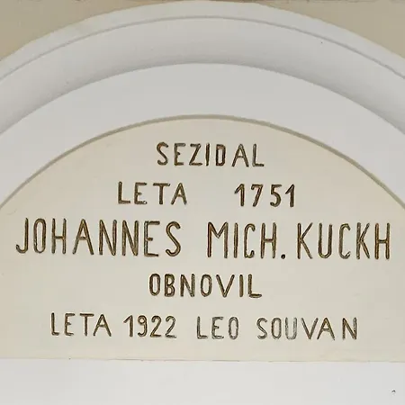 Sviti Touras By Town Hall Apartment *